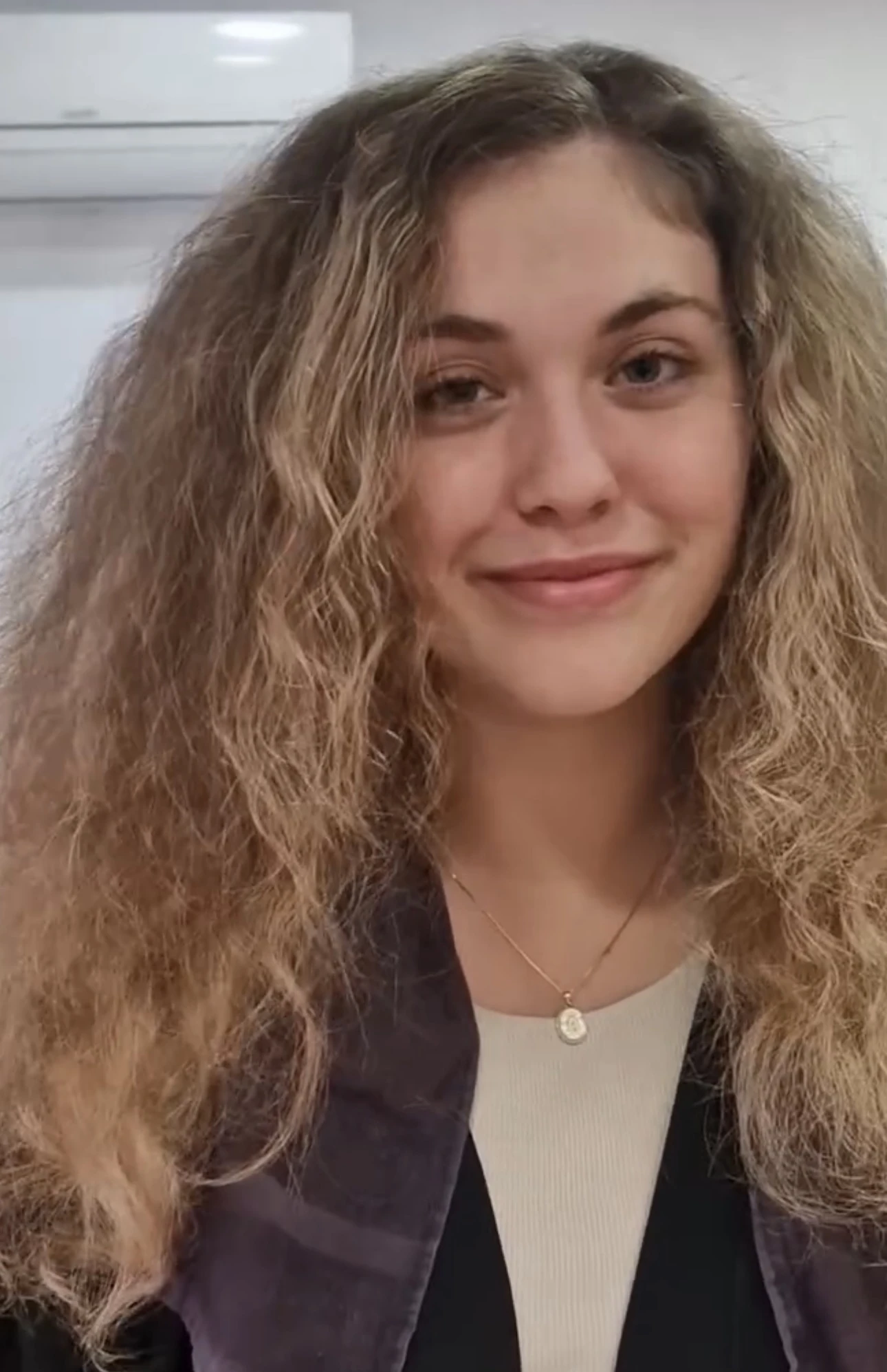Antes: cabello rizado y encrespado